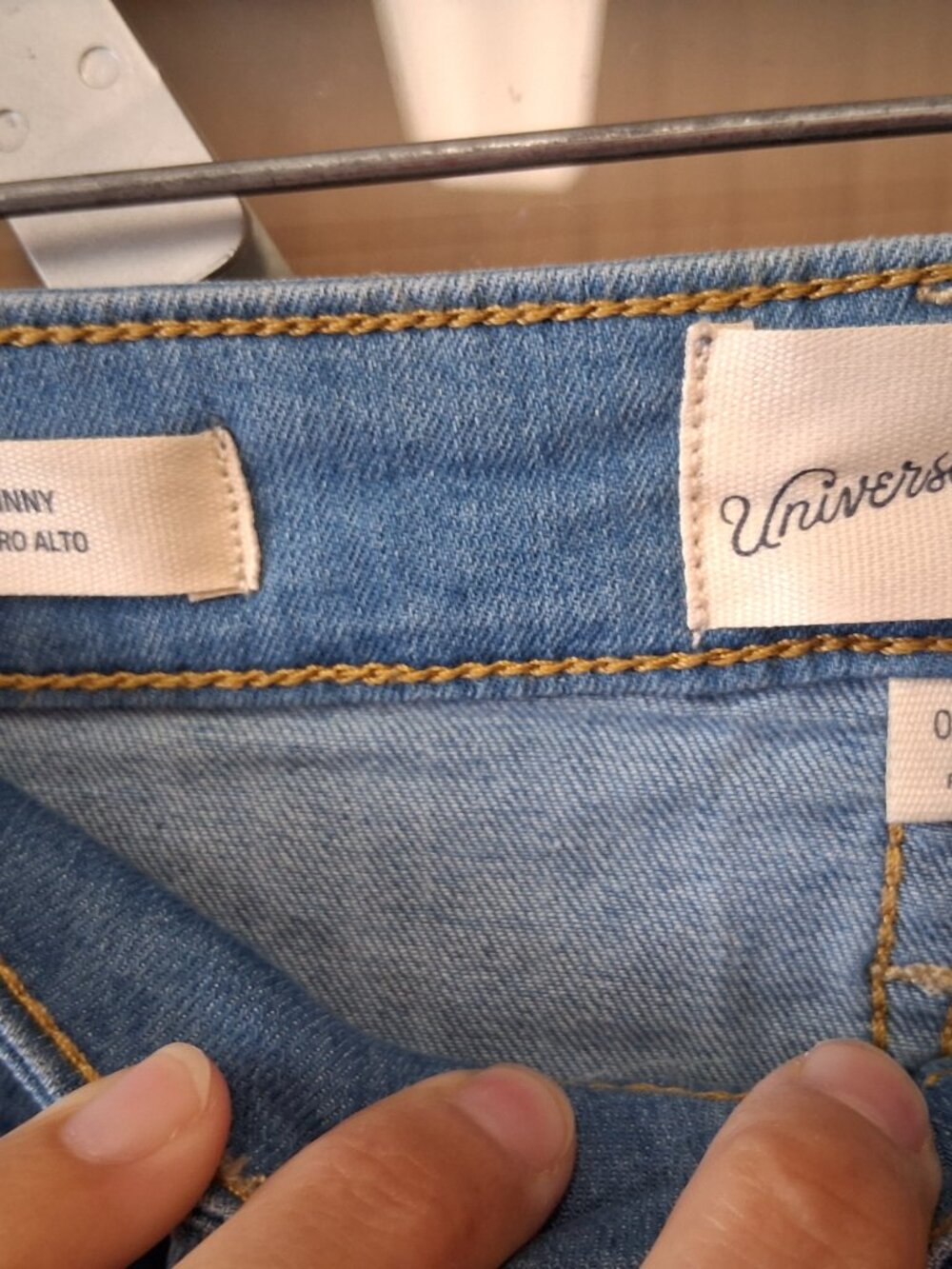 NWOT Universal Thread size 00 - Picture 2 of 3